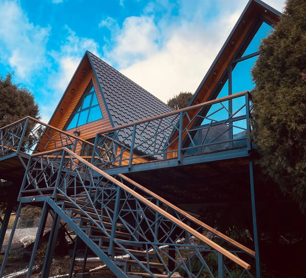 A-Frame домики среди гор Аламединского ущелья